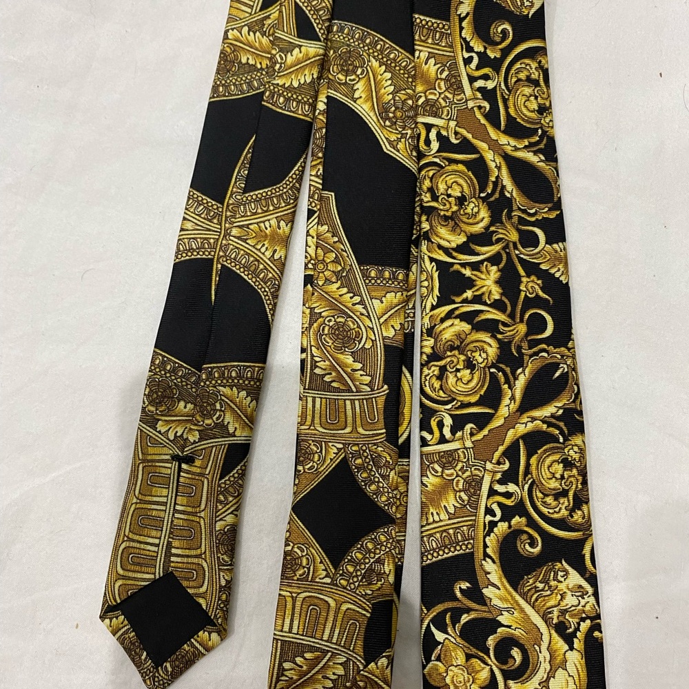 Versace tie - Picture 3 of 11